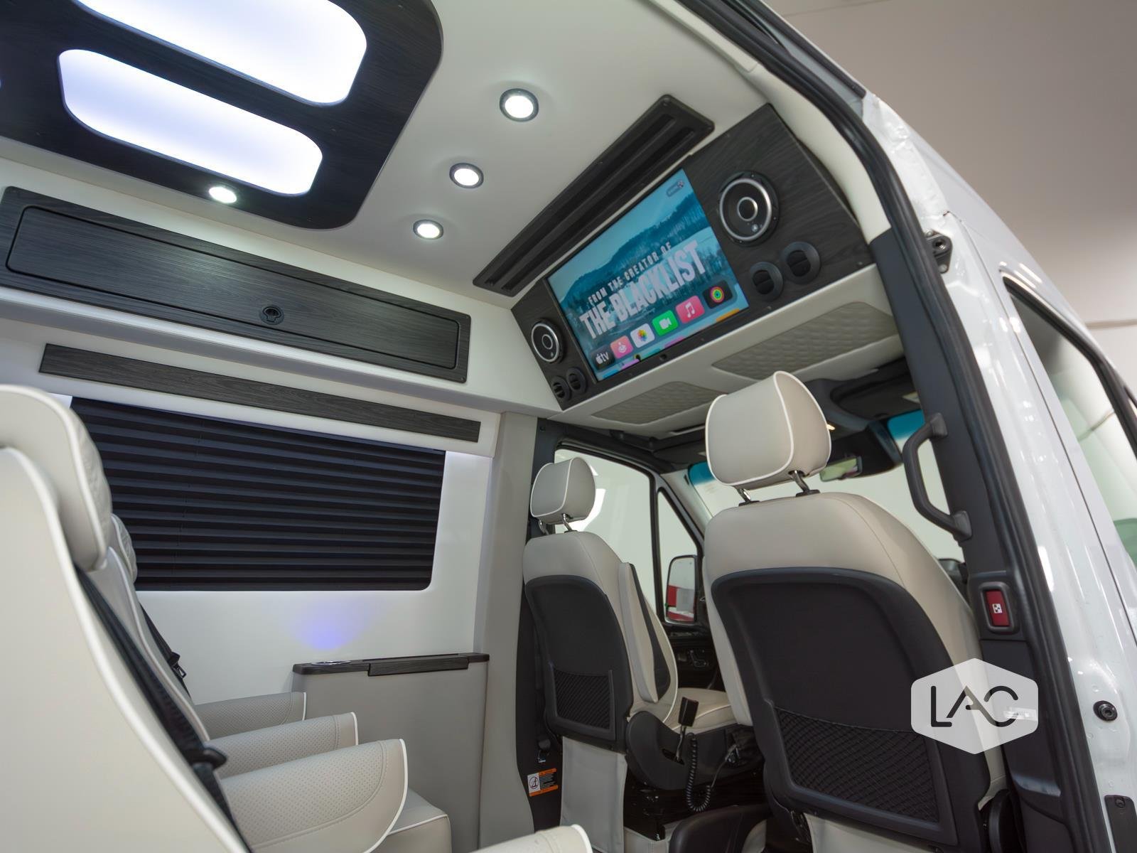 New 2026 Arctic White OGV Luxury Coach AWD (10OBA)10-Pass*ADV Wheel Pkg*PetSafe image 5