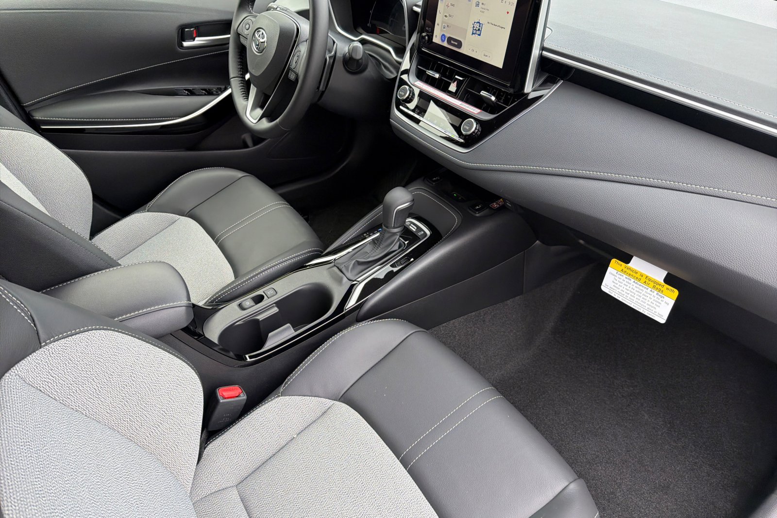 New 2026 Wind Chill Pearl with Midnight Black Metallic roof <sup>1</sup> Toyota  XSE image 13