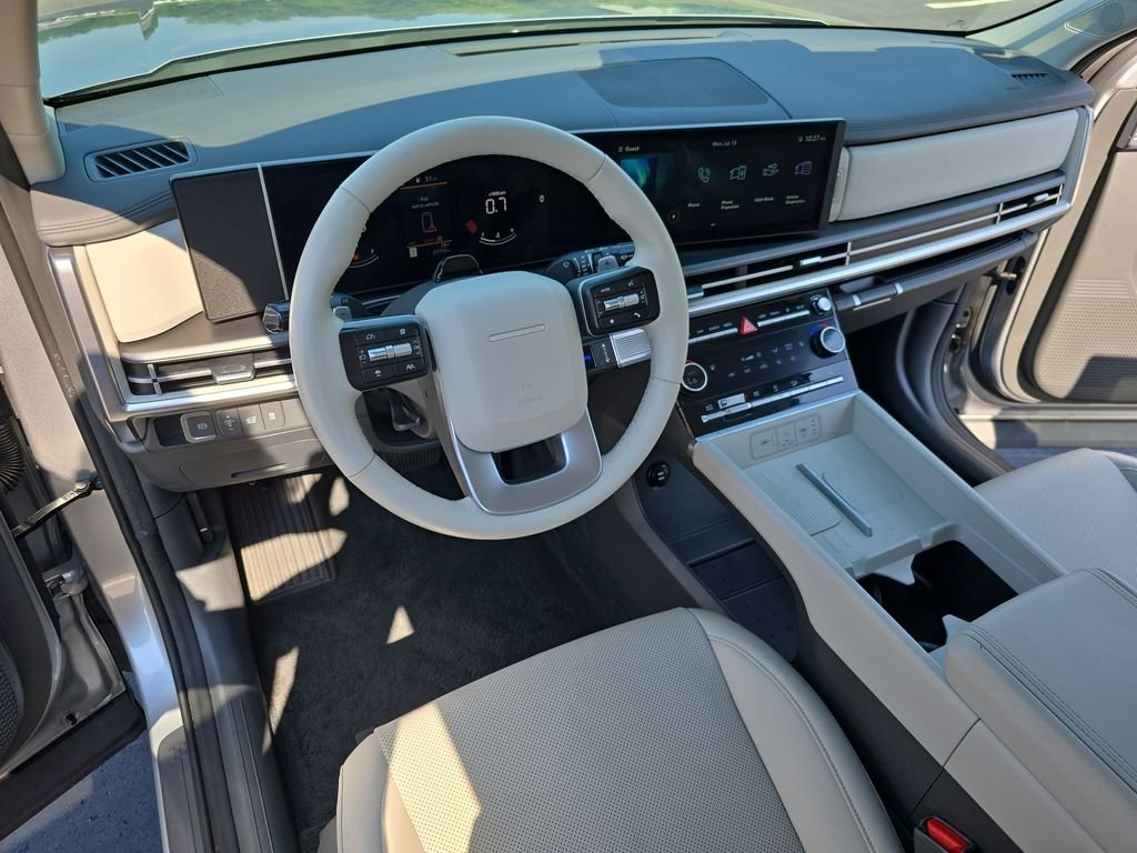 Used 2025 Silver Hyundai SEL image 18