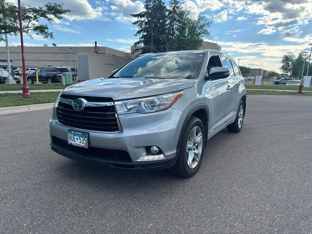 Used 2016 Silver Toyota Limited Platinum image 2