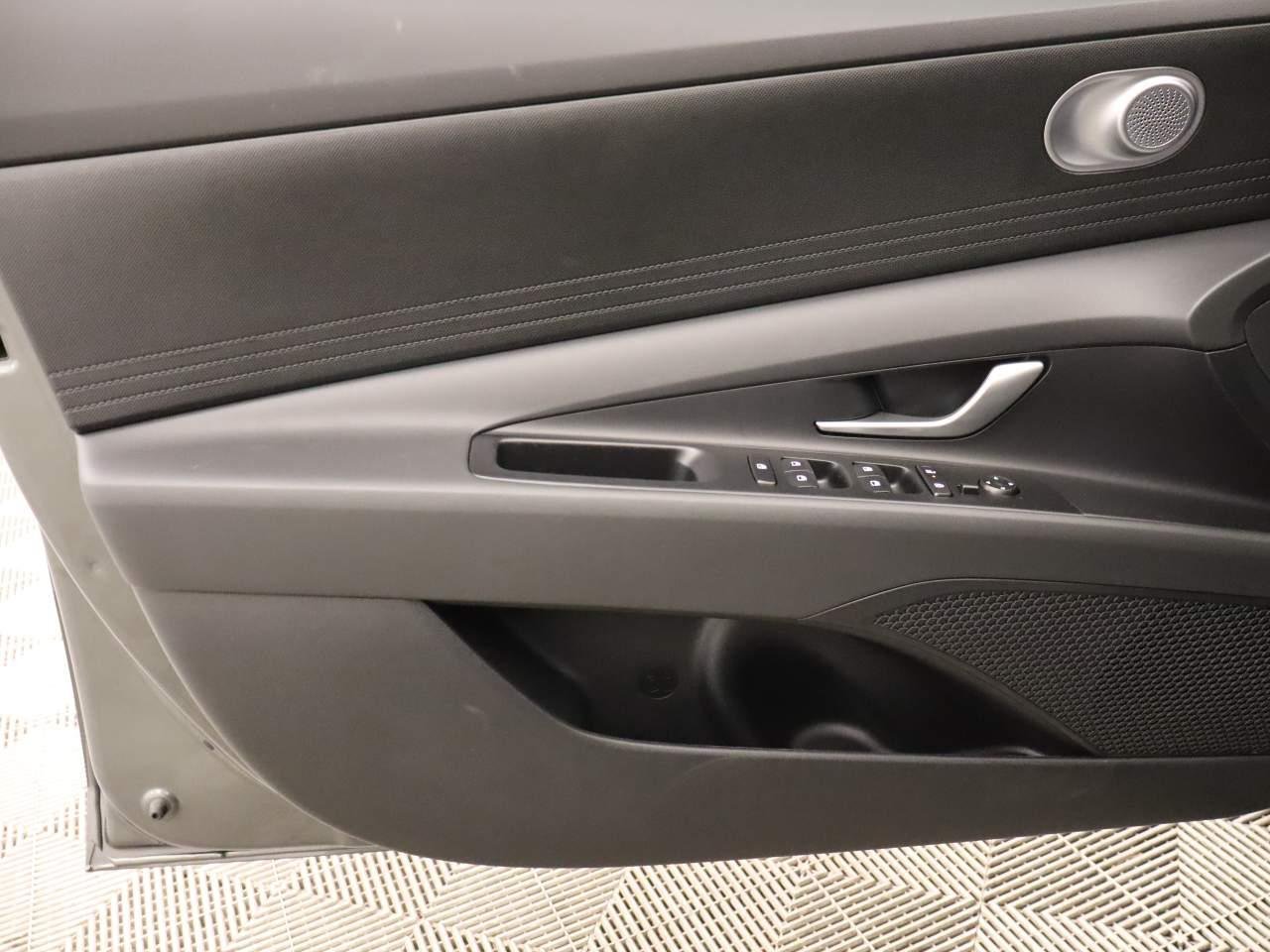 New 2026 Amazon Gray Pearl Hyundai SE image 16