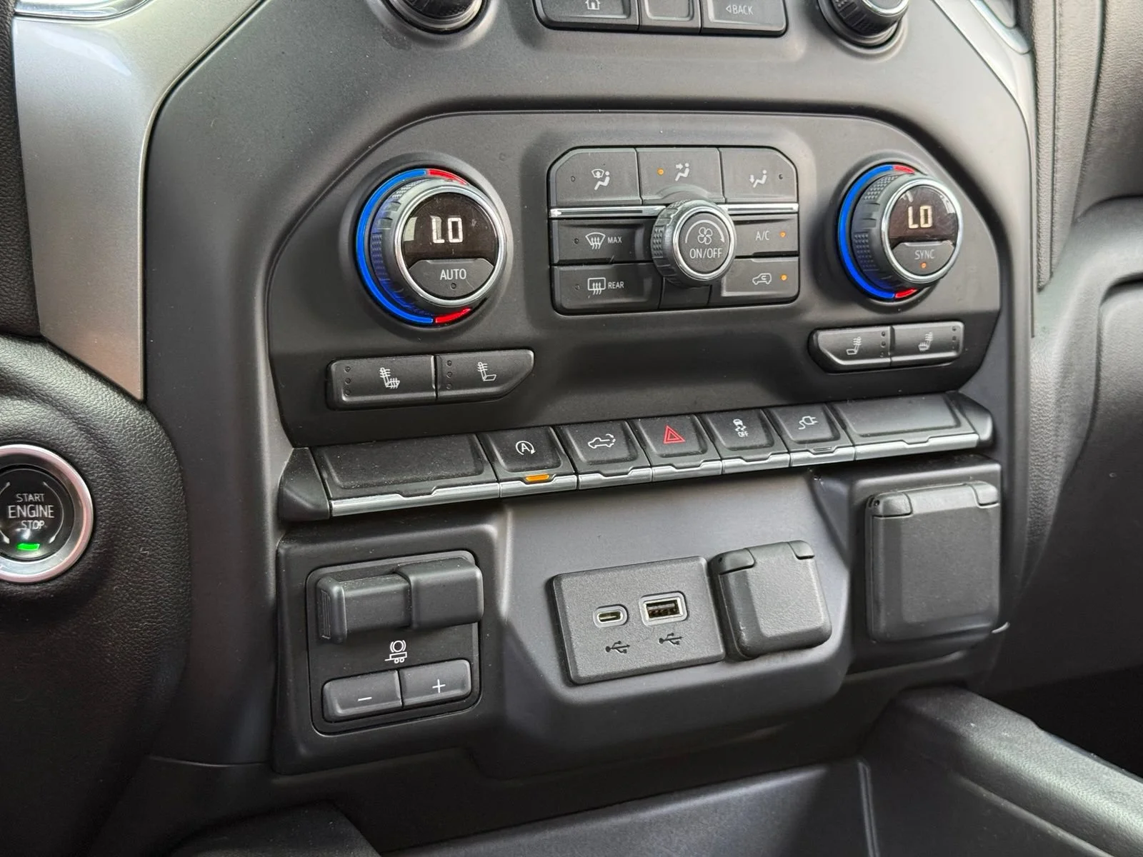 Used 2019 SUMMIT WHITE Chevrolet RST image 30