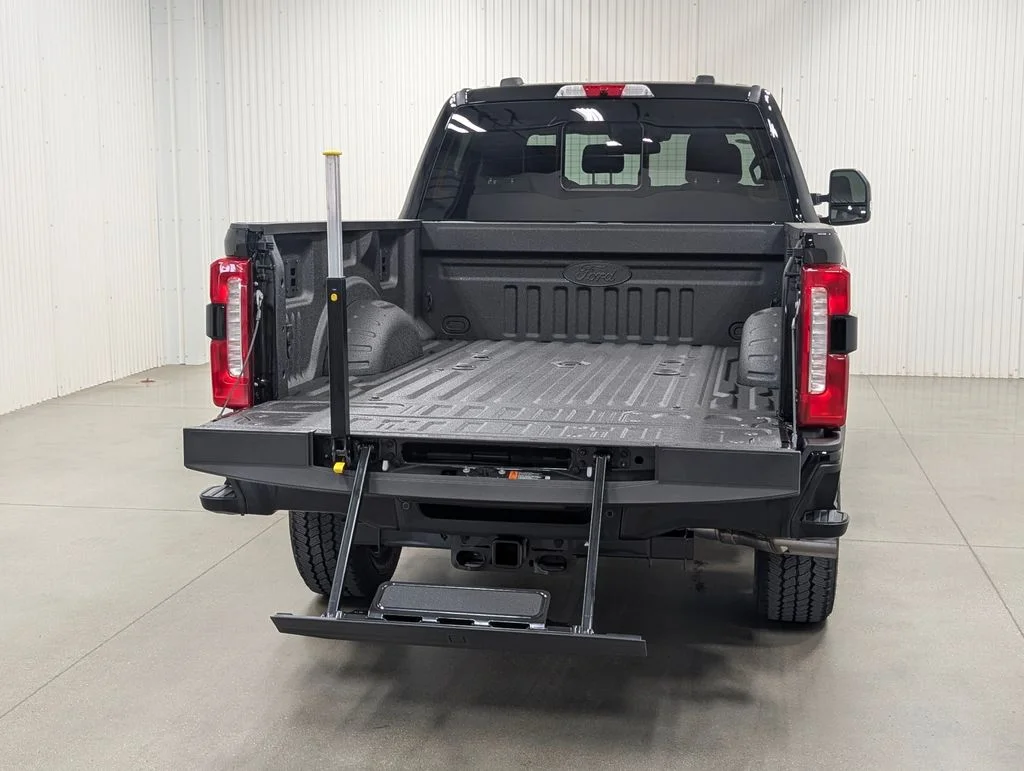 New 2026 Agate Black Metallic Ford F-250® Lariat® image 29