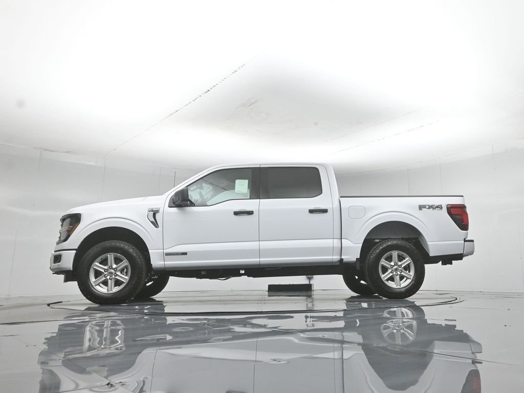 New 2026 Oxford White Ford XLT image 7