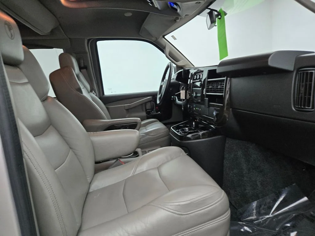 Used 2023 Birch Chevrolet Explorer Limited SE image 40