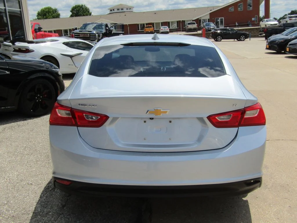 Used 2018 Blue Chevrolet LT image 4