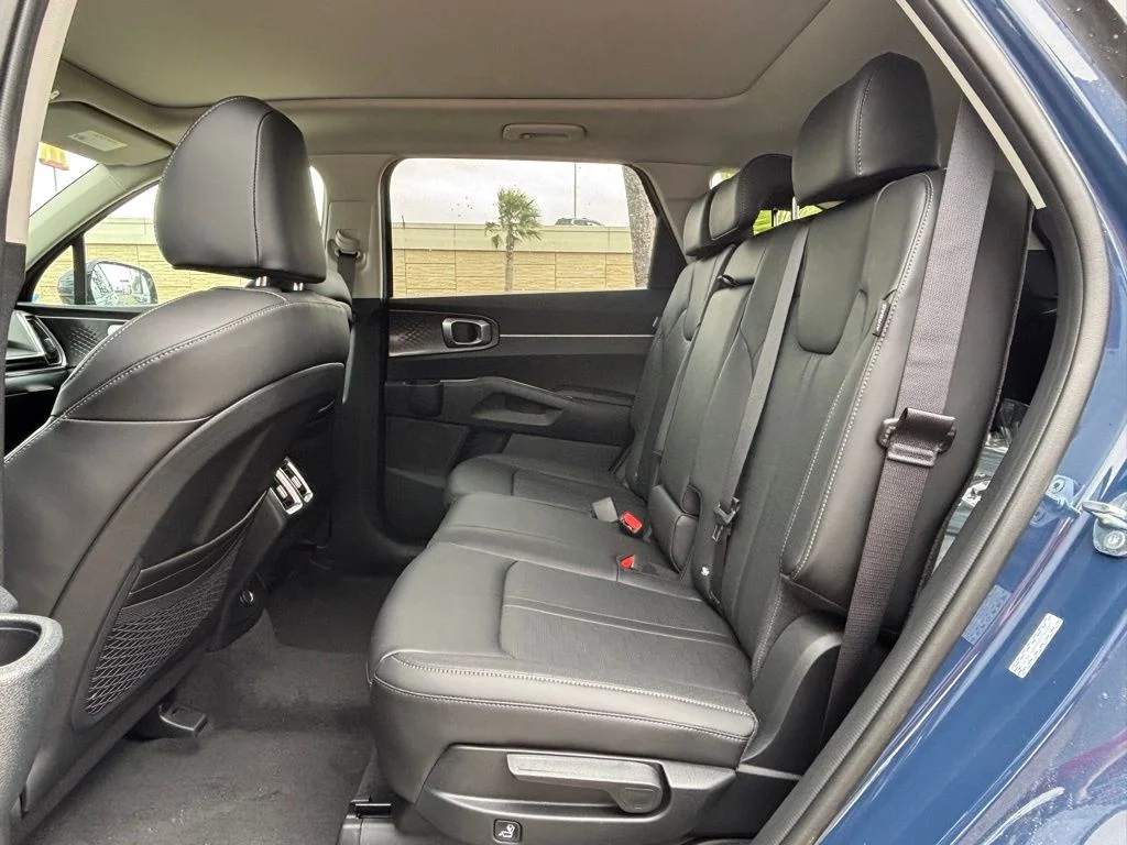 2025 Kia Sorento S - Photo 17
