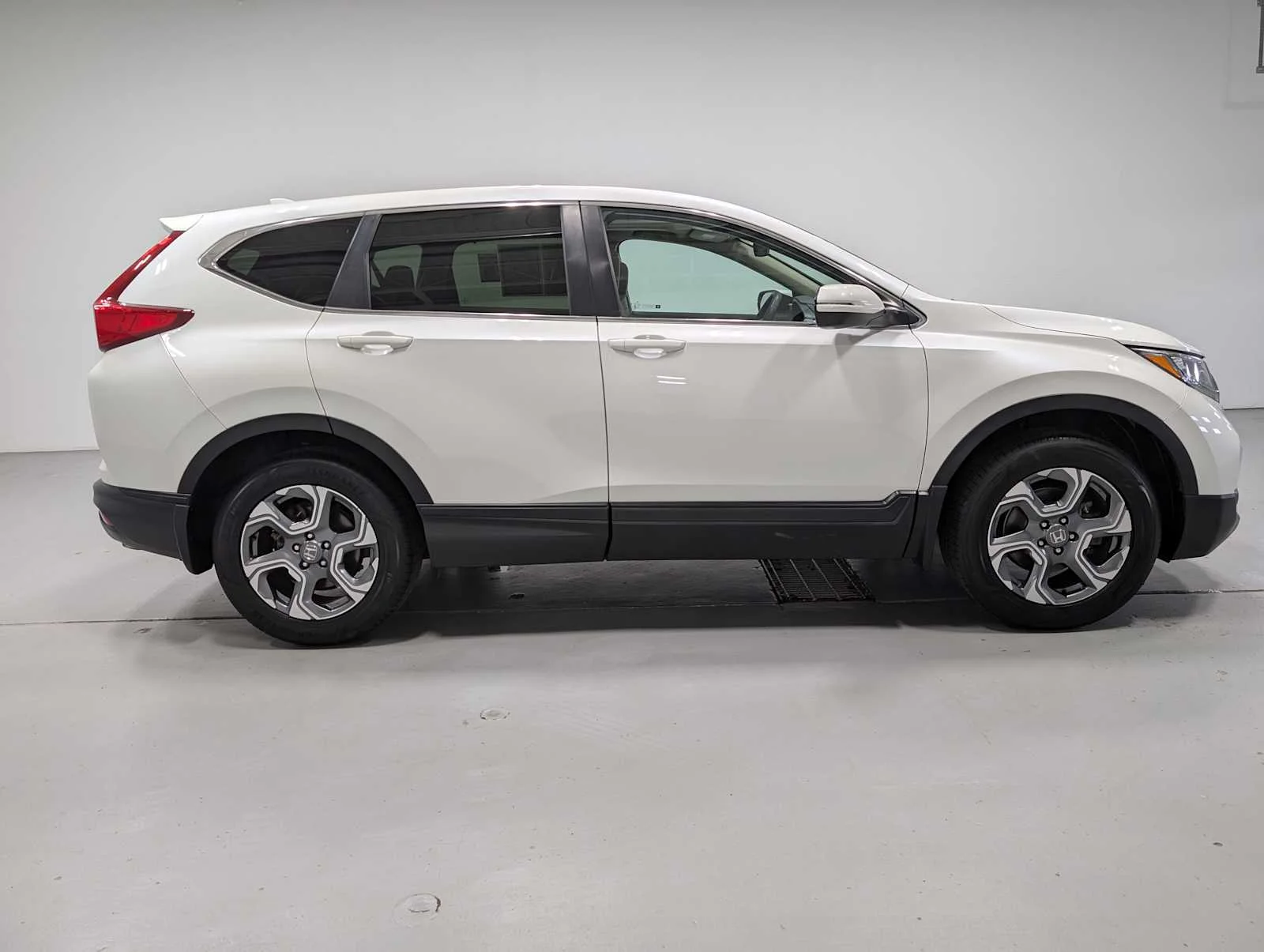 Used 2017 White Diamond Pearl Honda EX image 7