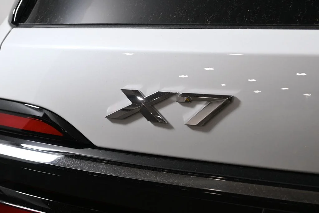 Used 2027 White BMW xDrive40i image 42