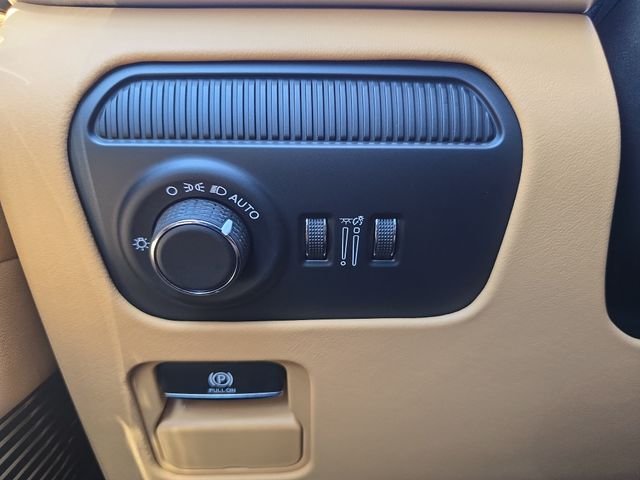 New 2026 Silver-Zynith Exterior Paint Jeep Summit Reserve image 23