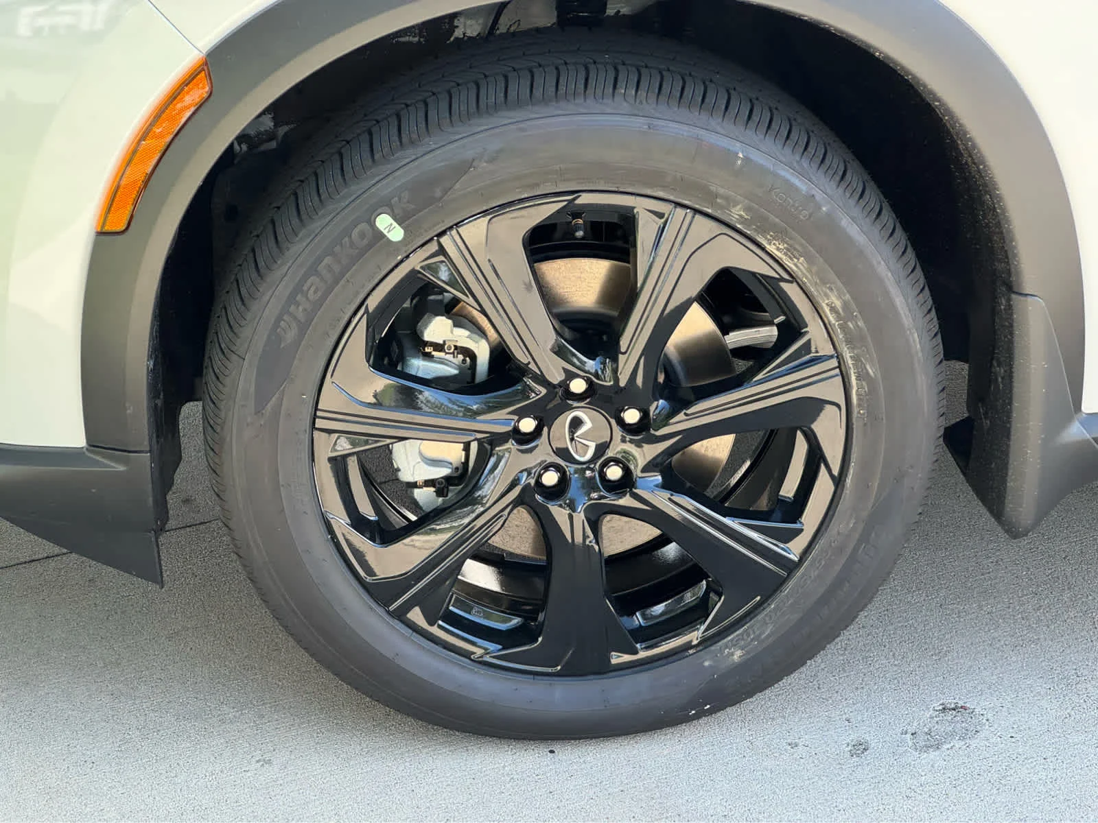 New 2027 2T RAD WHT INFINITI Autograph AWD image 7