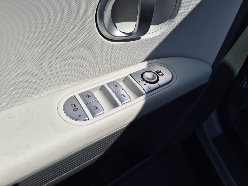 2024 Hyundai IONIQ 5 SE - Photo 13