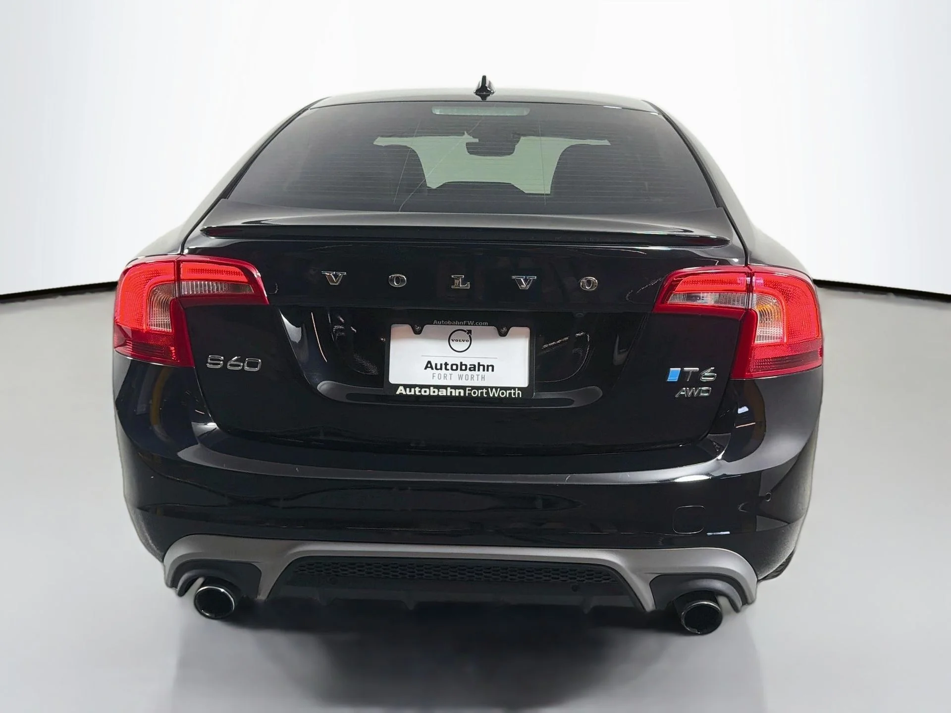 Used 2016 Black Volvo T6 Drive-E R-Design image 7
