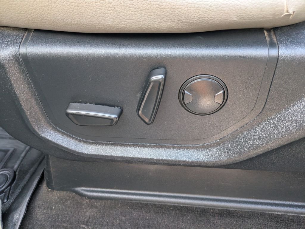 Used 2019 Silver Ford Lariat image 19