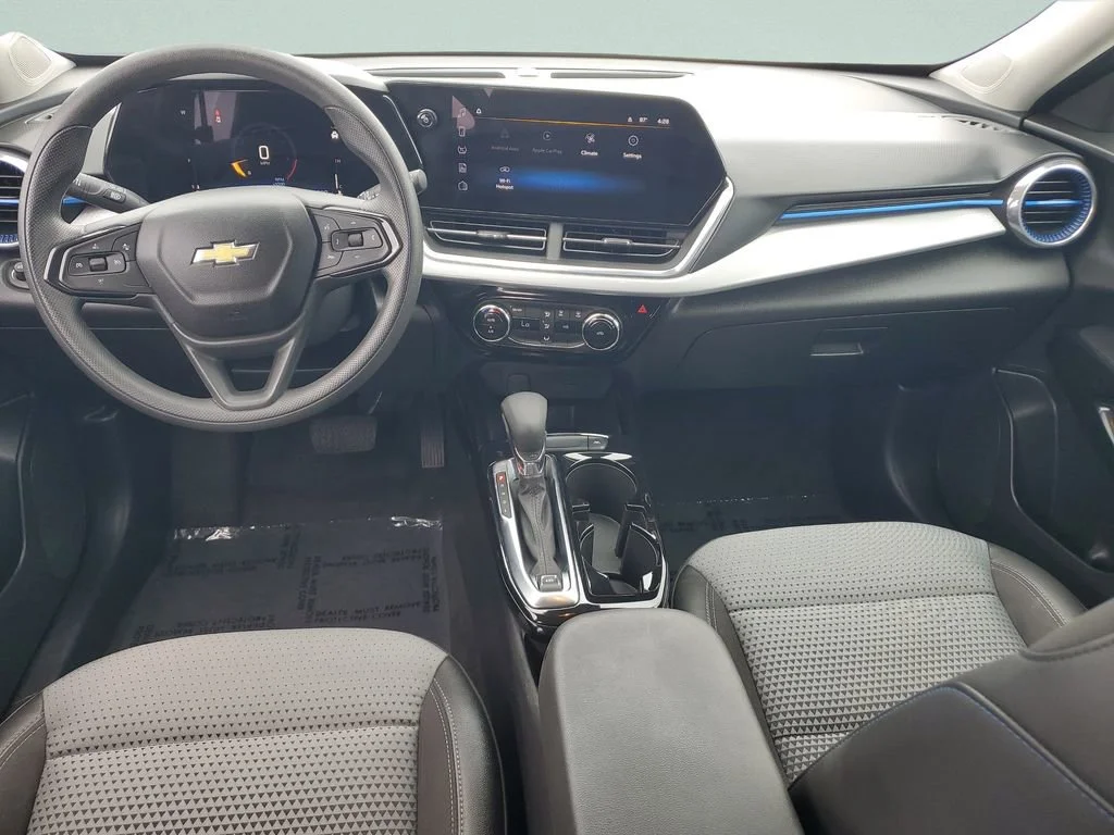 Used 2024 Summit White Chevrolet LT image 11