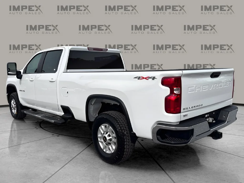 Used 2025 White Chevrolet LT image 3
