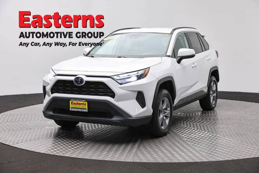 Used 2022 White Toyota XLE image 1