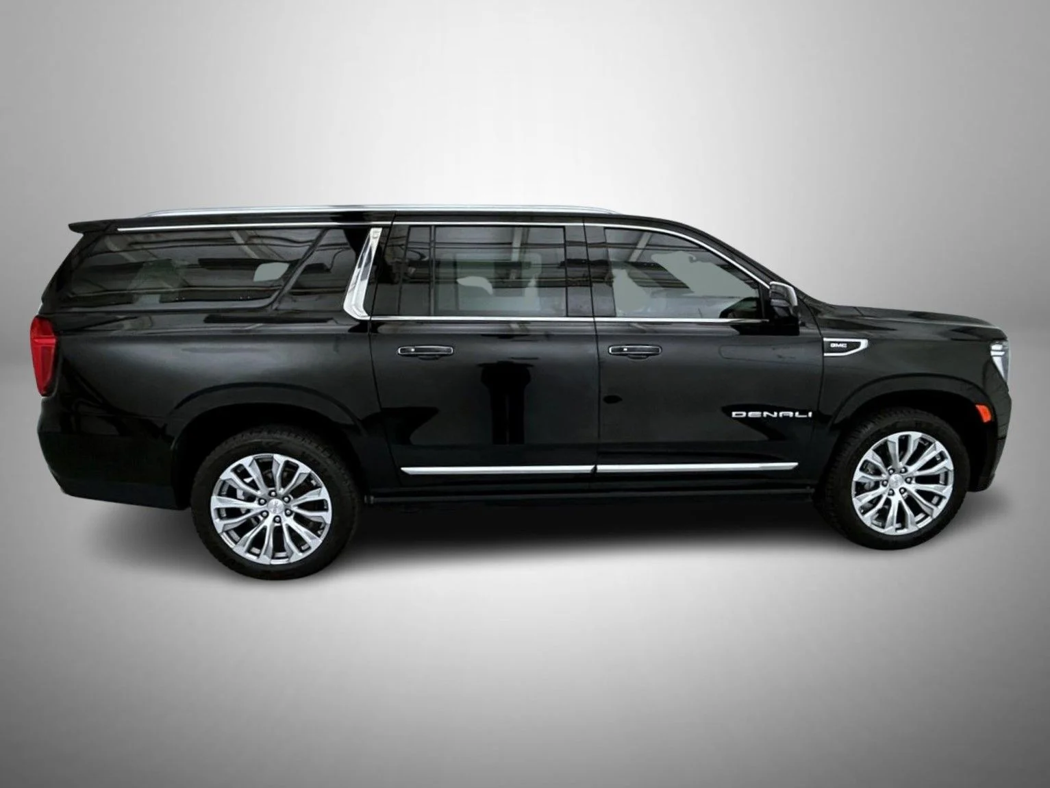 Used 2022 Black GMC Denali image 4