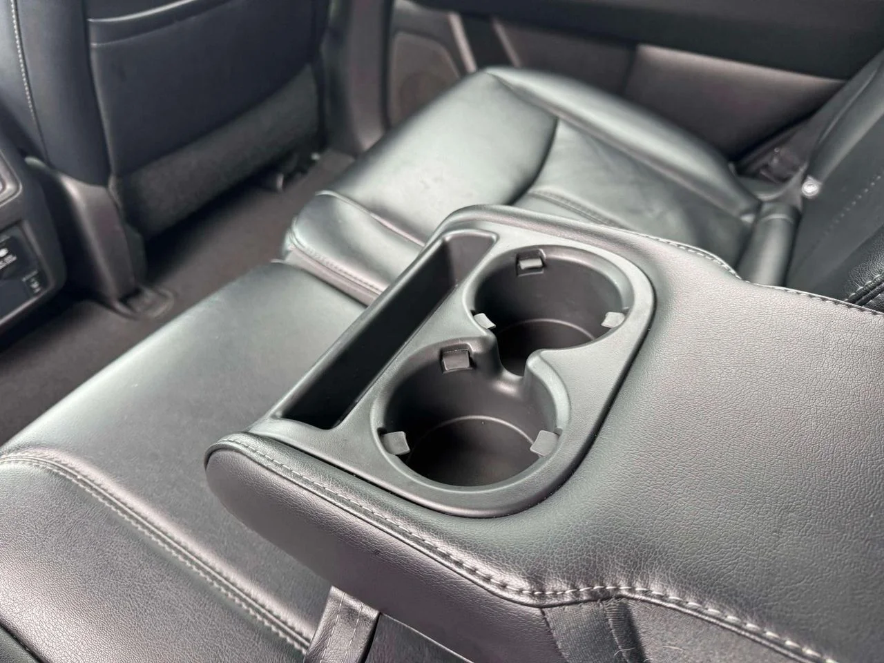 Used 2016 Magnetic Black Metallic Nissan SL image 15