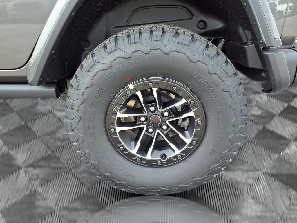 New 2026 Granite Crystal Metallic Clear-Coat Exterior Paint Jeep Rubicon X image 21