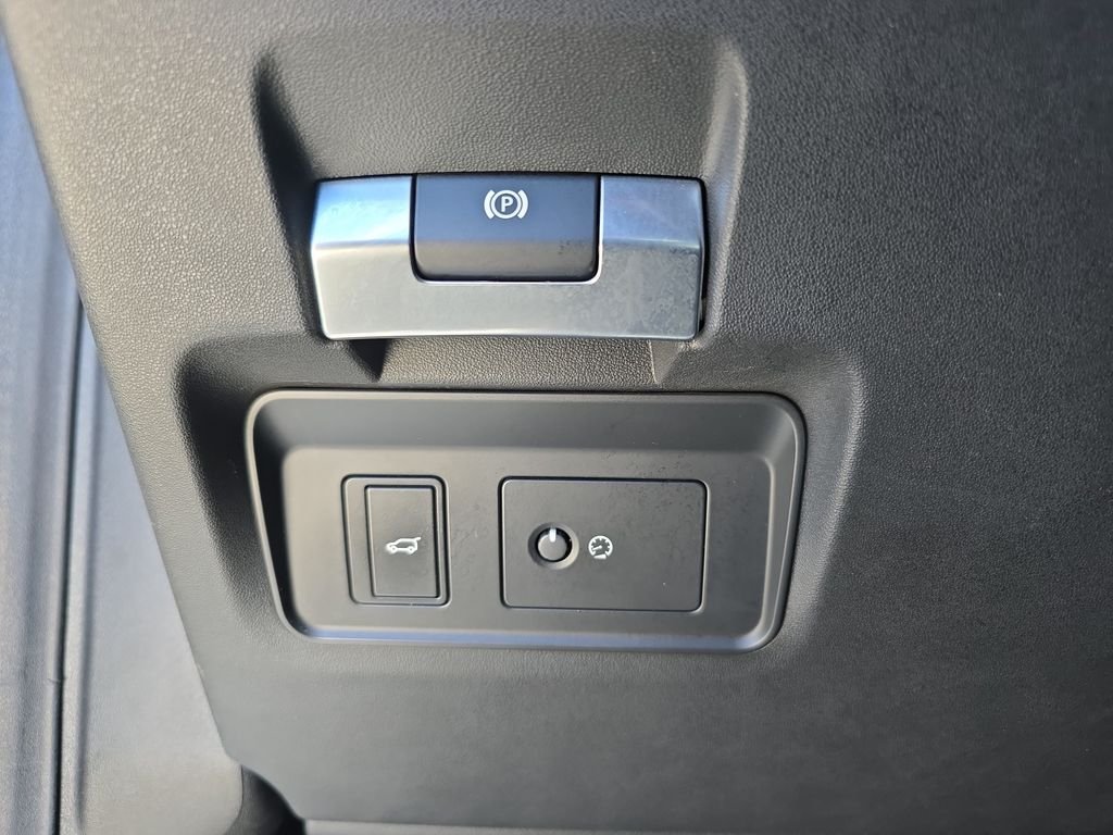 Certified Used 2022 Silver Land Rover S image 31