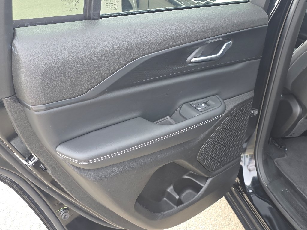 Used 2025 Diamond Black Crystal Pearl Coat Jeep Laredo X image 30