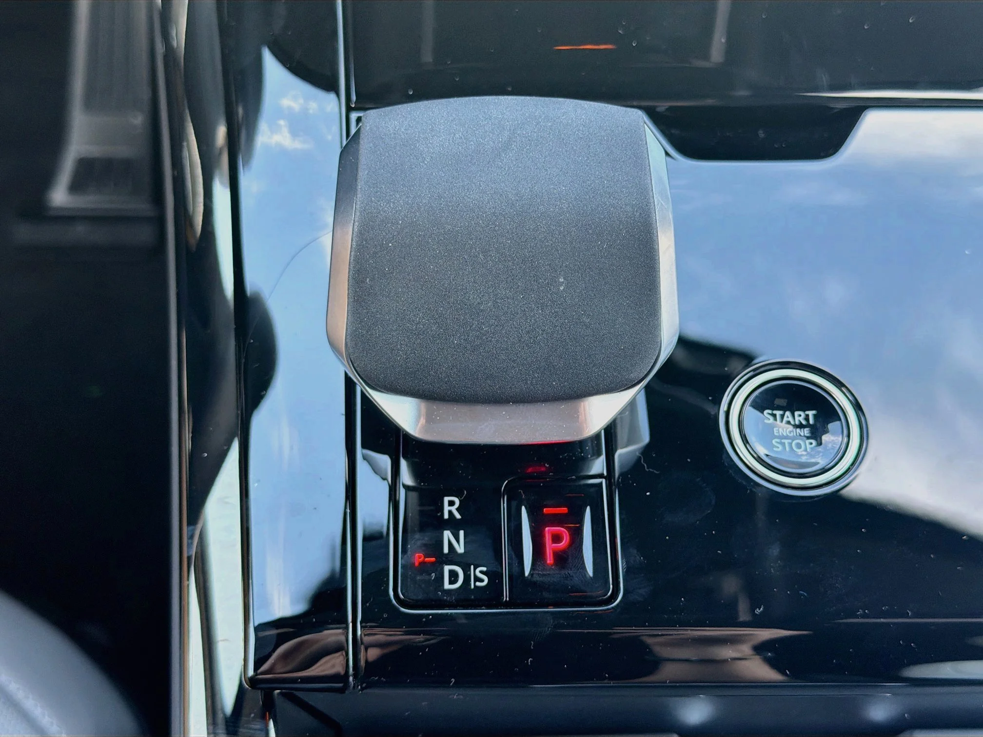 New 2026 Flux Silver Ultra Mettalic Gloss Land Rover Dynamic SE image 30