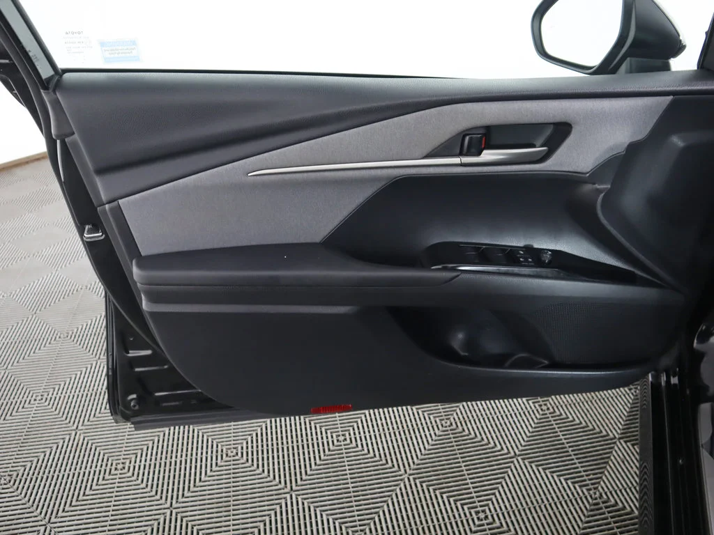 Used 2025 Midnight Black Metallic Toyota LE image 20