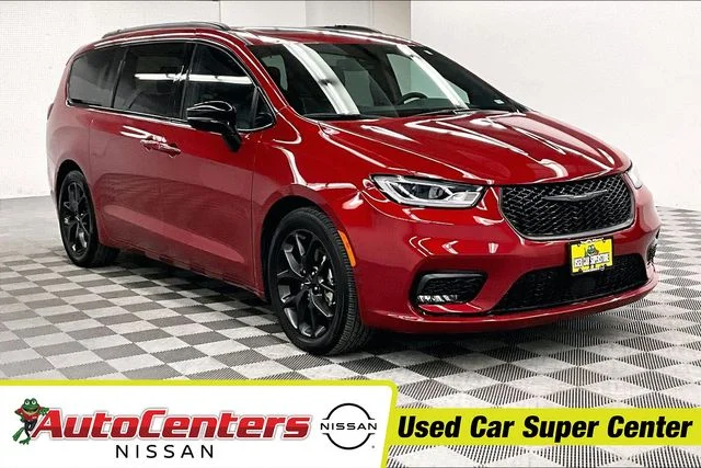2025 Chrysler Pacifica Limited's photo