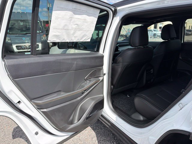 New 2026 Bright White Clear-Coat Exterior Paint Jeep  image 10