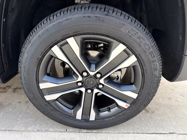 New 2027 Gray Jeep Limited image 7