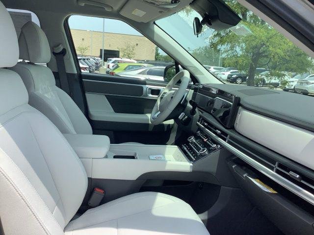 New 2027 Silver Hyundai SE image 30