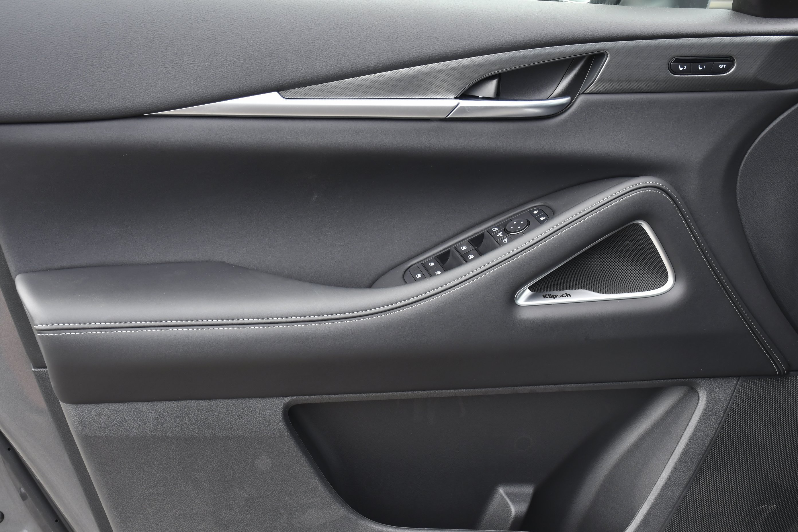 New 2027 GRAPHITE SHADOW INFINITI Luxe FWD image 26