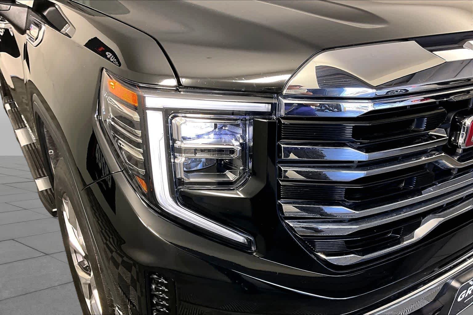 Used 2024 Onyx Black GMC SLT image 26