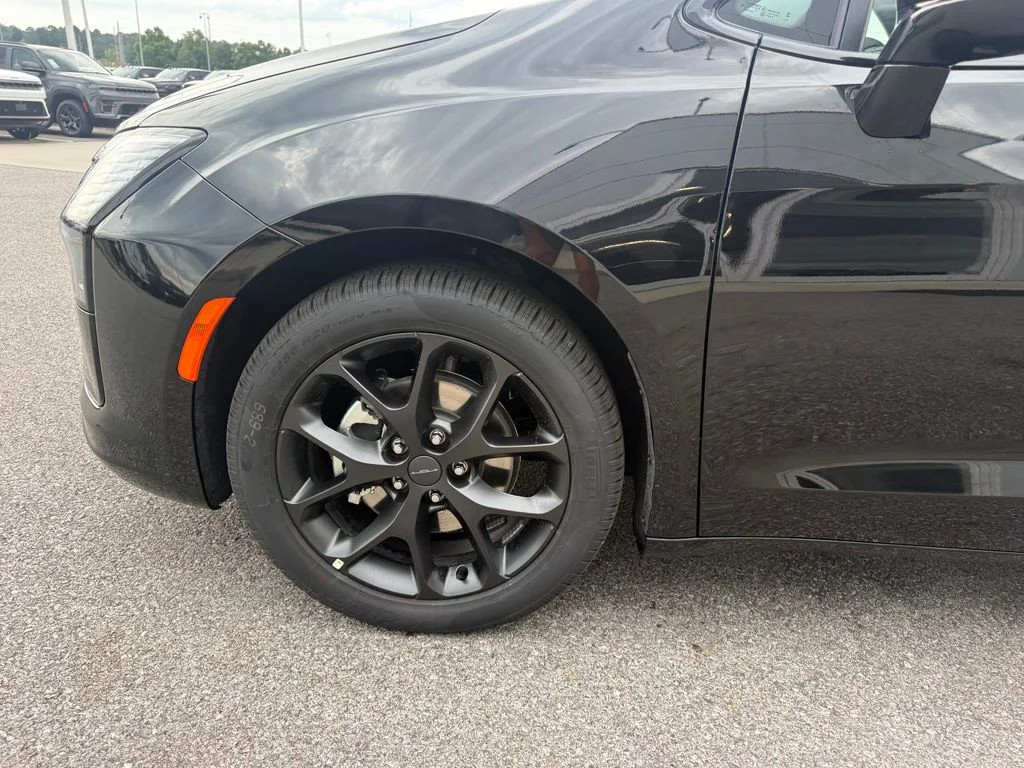 New 2027 Diamond Black Crystal Pearl-Coat Exterior Paint Chrysler Limited image 22