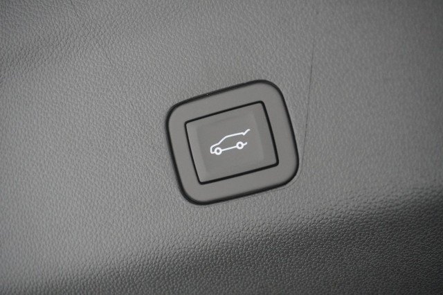 2026 GMC Yukon XL Denali - Photo 10