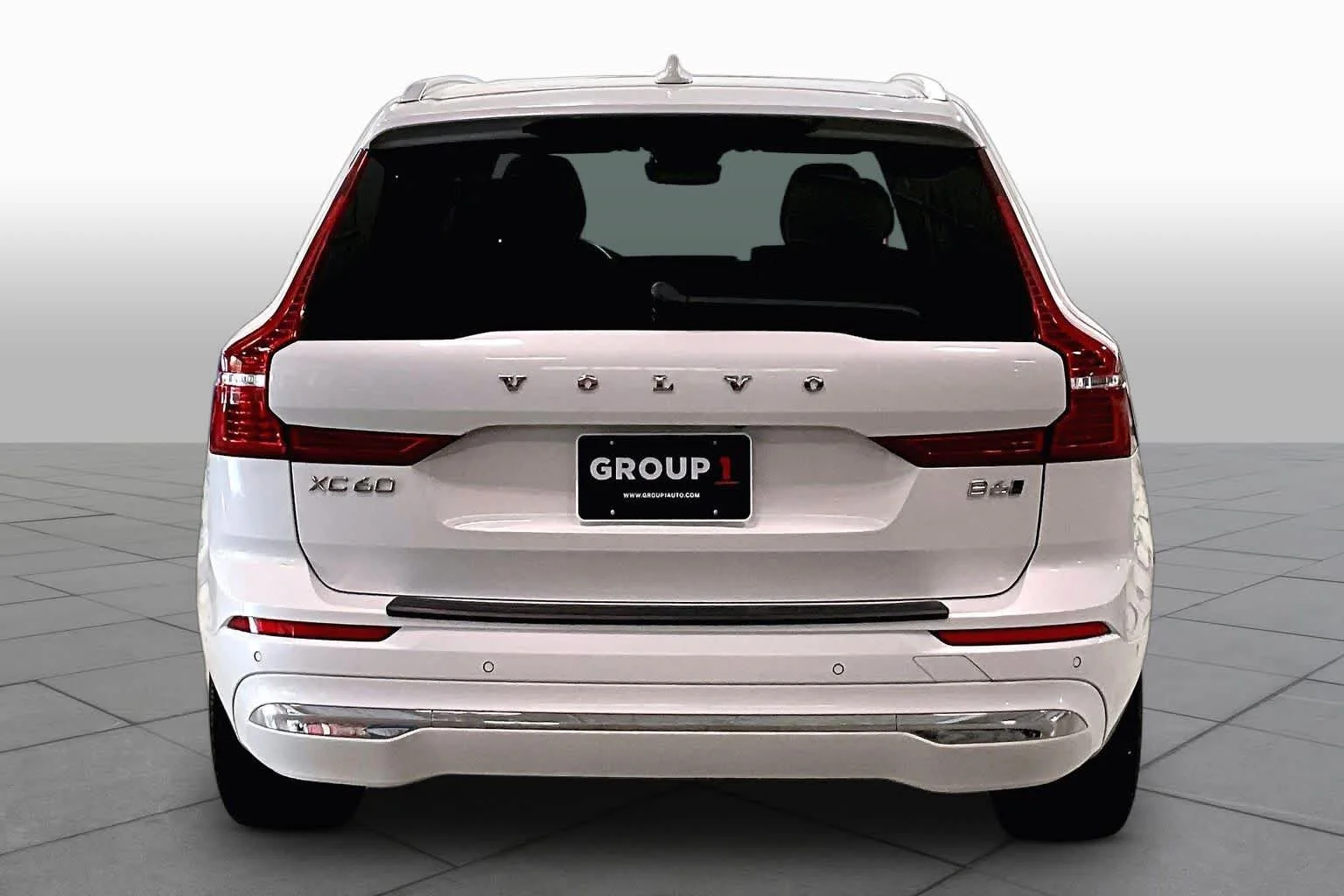 Used 2023 Crystal White Metallic Volvo Ultimate Bright Theme image 5