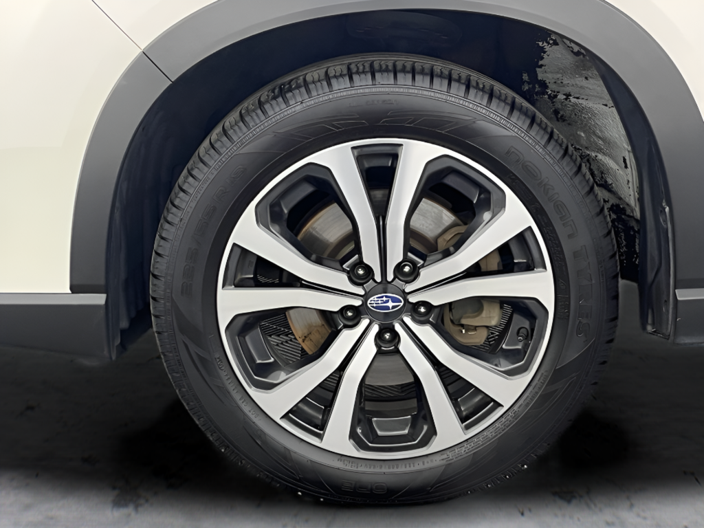 Used 2020 Crystal White Pearl Subaru Limited image 19