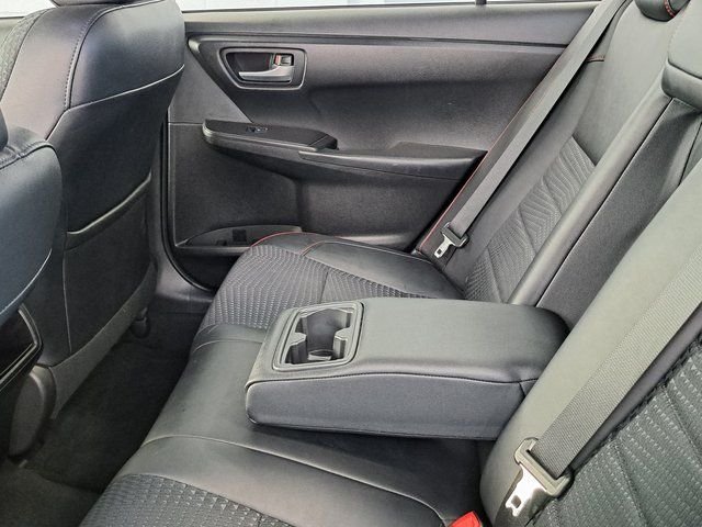 Used 2015 Silver Toyota SE image 25