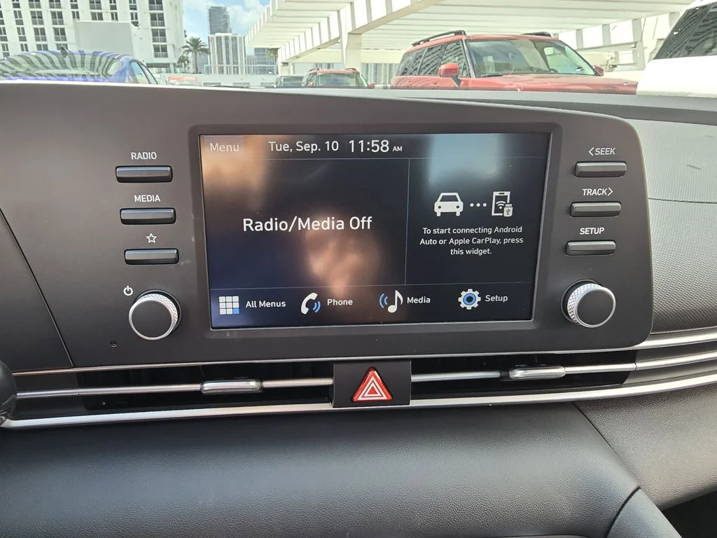 New 2026 White Hyundai SE image 18
