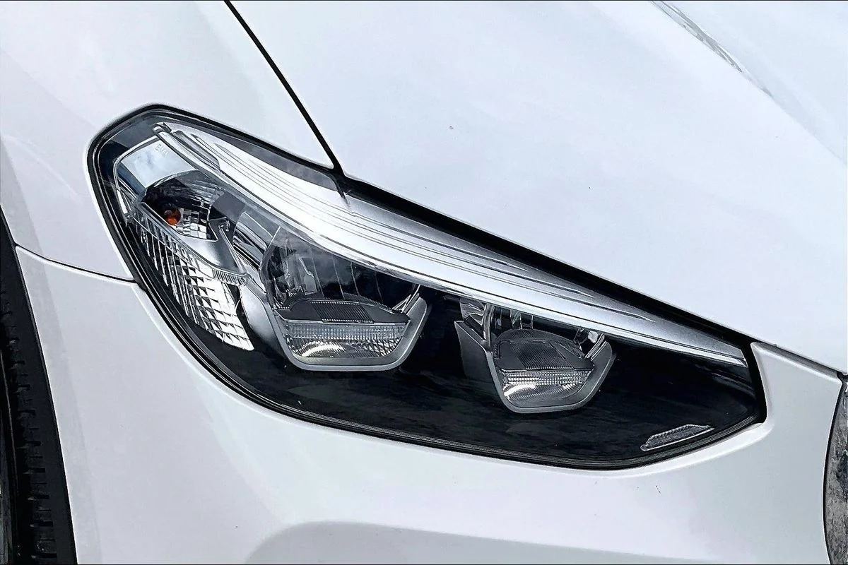 Used 2019 White BMW xDrive30i image 35