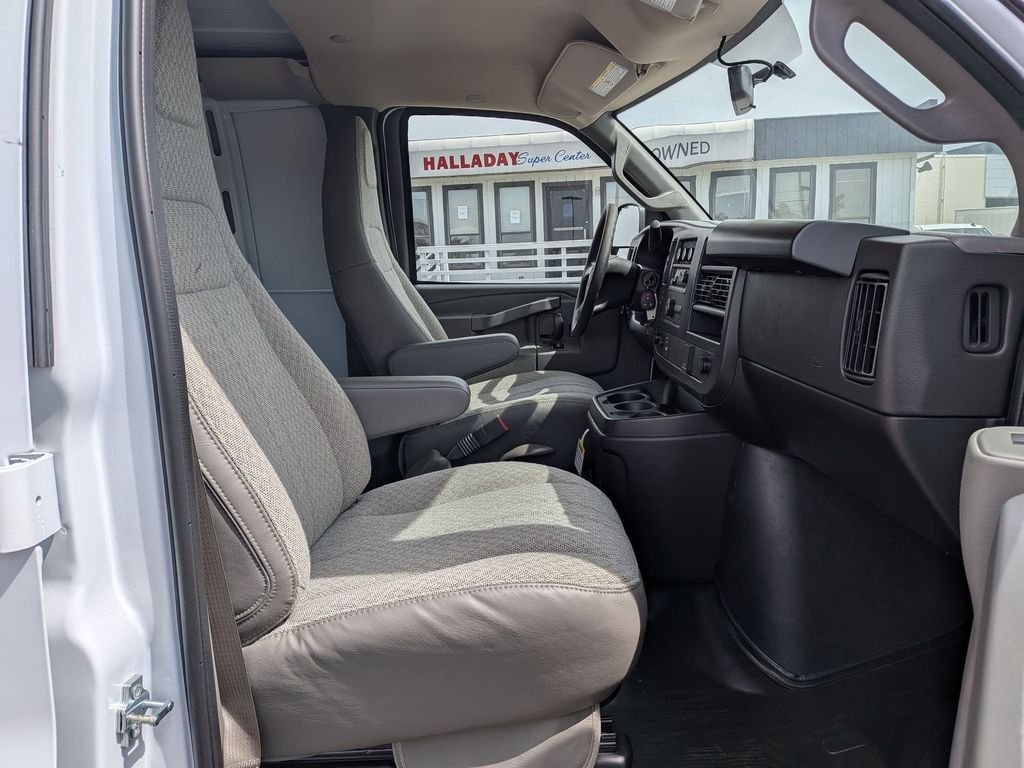 New 2026 Summit White GMC Work Van image 20