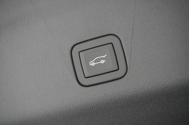 2026 GMC Yukon XL Denali - Photo 10