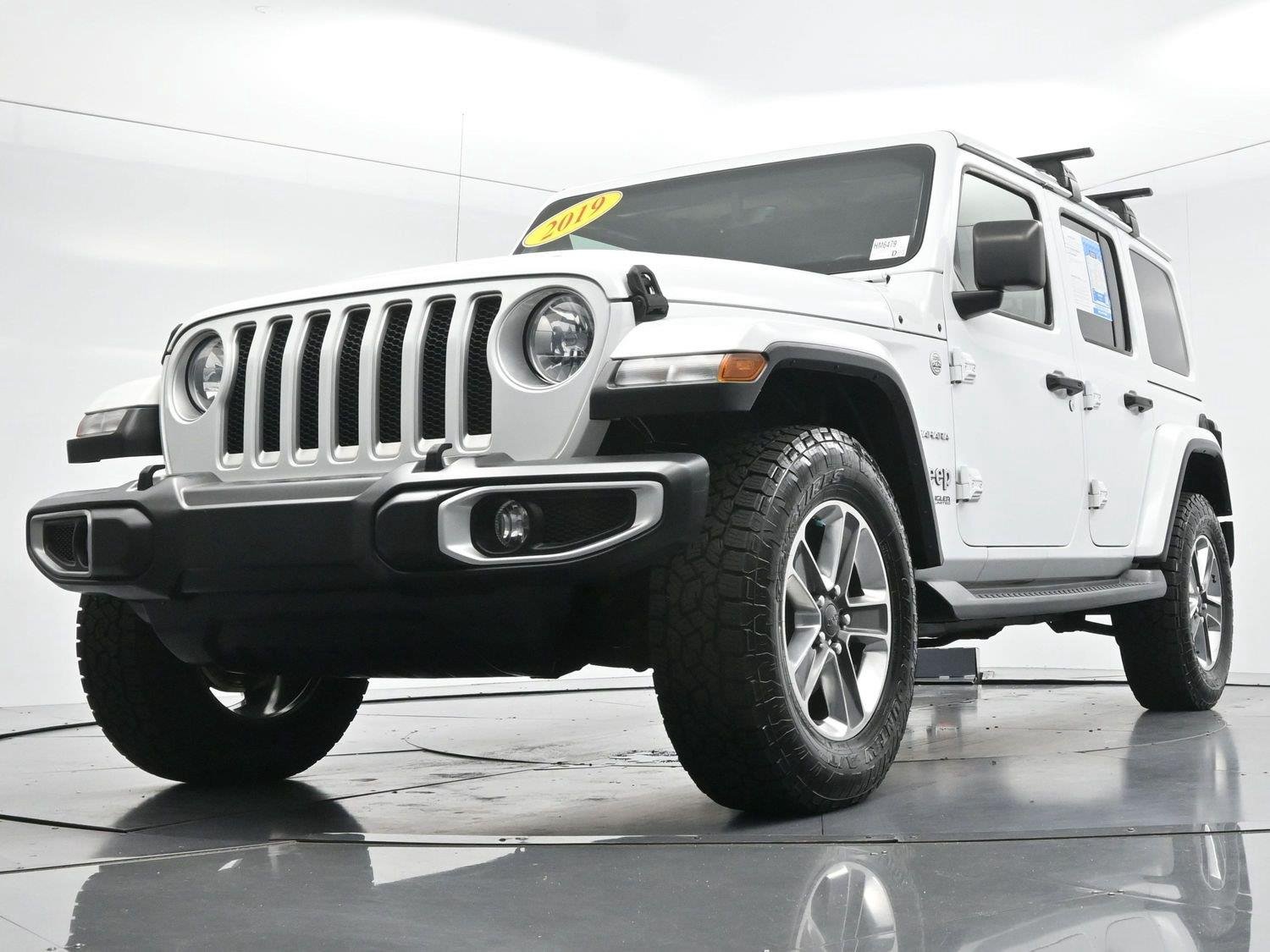 Used 2019 Bright White Clearcoat Jeep Sahara image 41