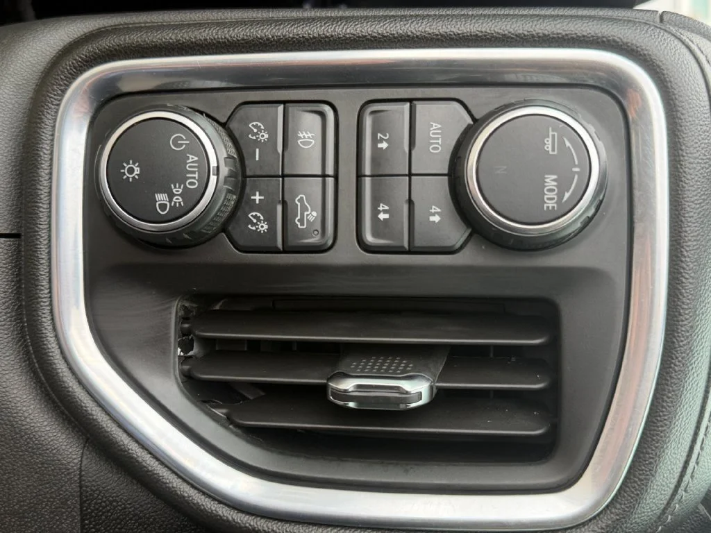 Used 2020 NORTHSKY BLUE METALLIC Chevrolet RST image 25