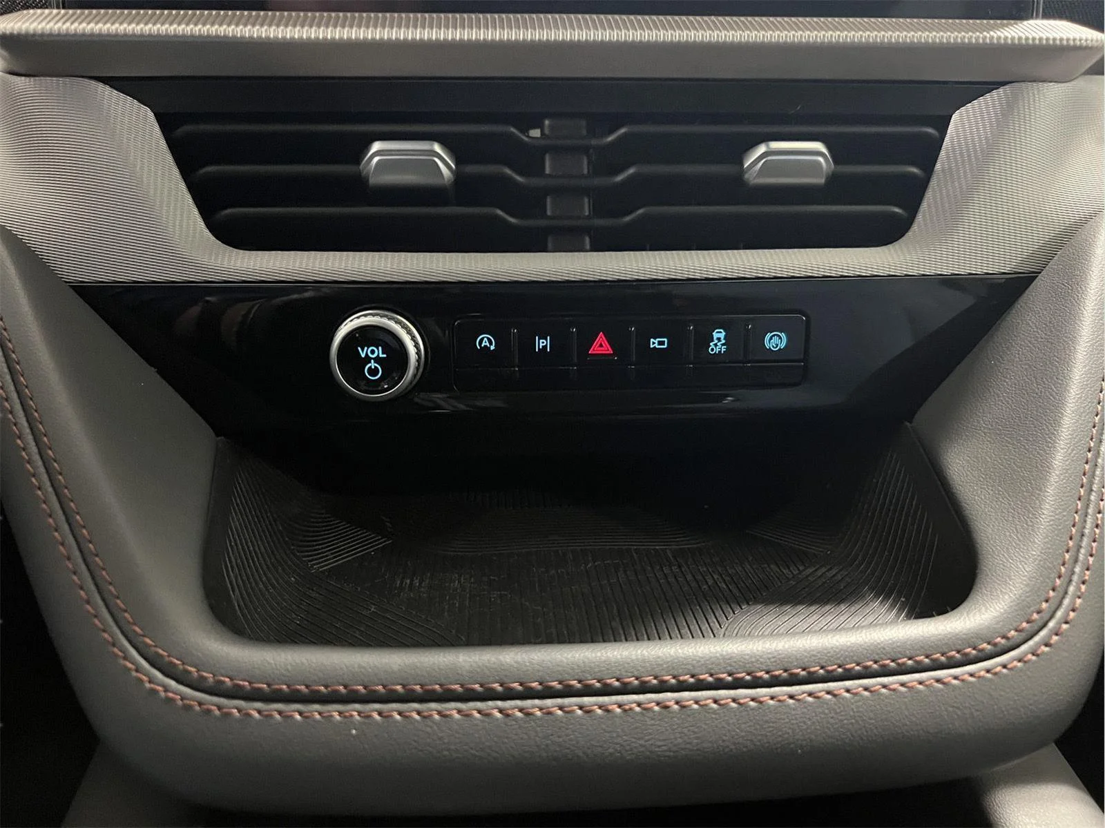 Used 2025 Carbonized Gray Ford Active image 25