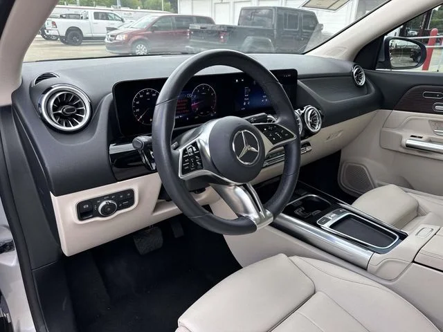 Used 2025 Silver Mercedes-Benz GLA 250 image 24
