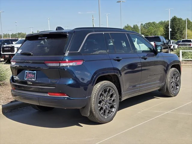 New 2027 Fathom Blue Pearl-Coat Paint Jeep Summit image 3