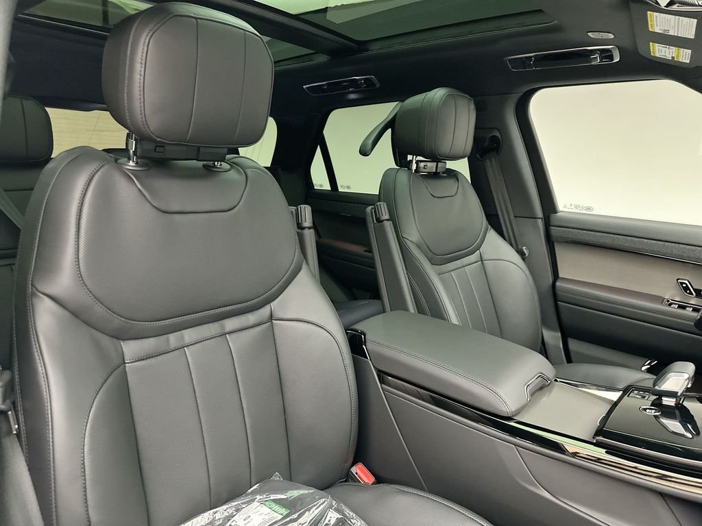 New 2027 Fuji White Land Rover SE image 6