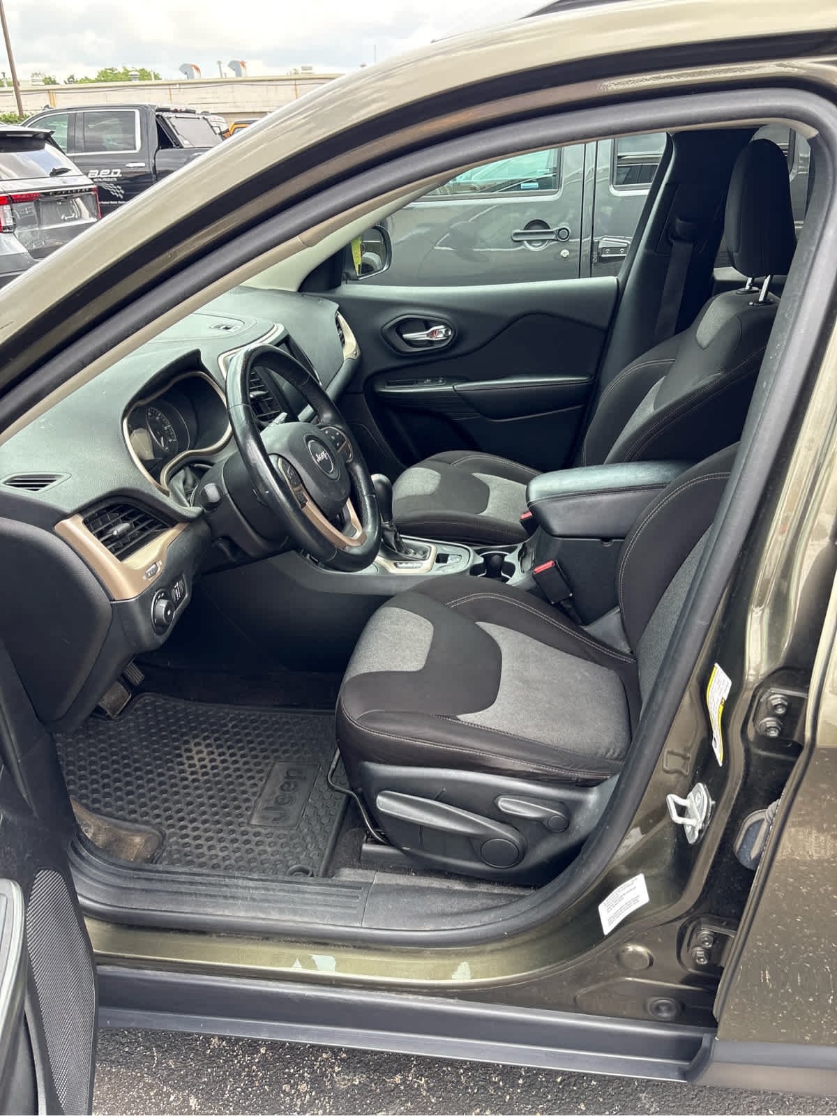 Used 2014 Eco Green Pearlcoat Jeep Latitude image 8